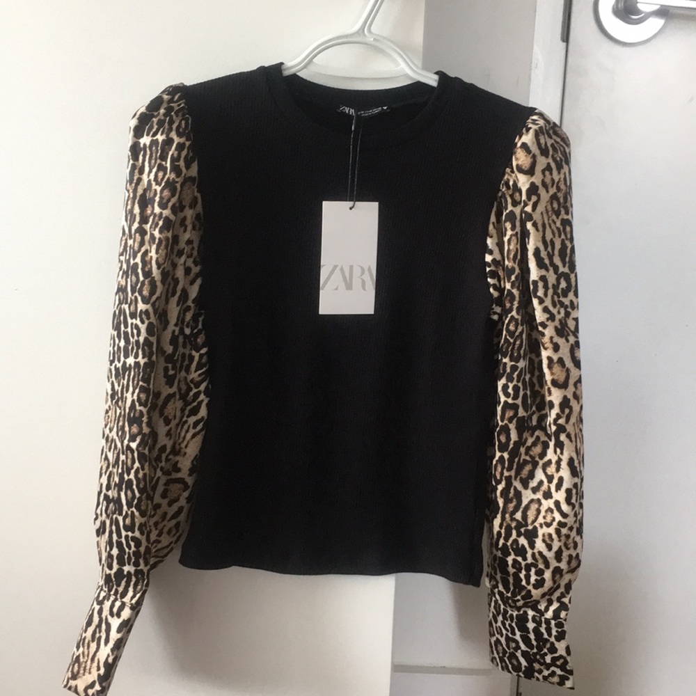 Contrasting top. Black/Leopard.